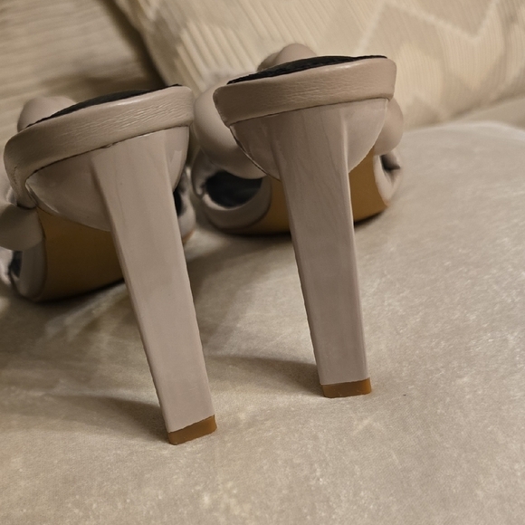 GABRIELLEUNION Tan Heeled Mules with Architectural V-Cut - Picture 4 of 11